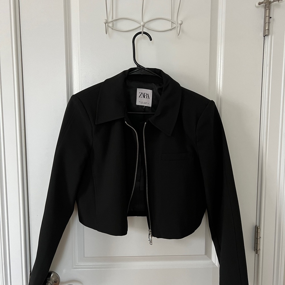 Zara Black Zippered Crop Jacket - Fits M